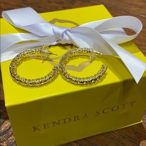 Kendra Scott Maggie Hoops!!